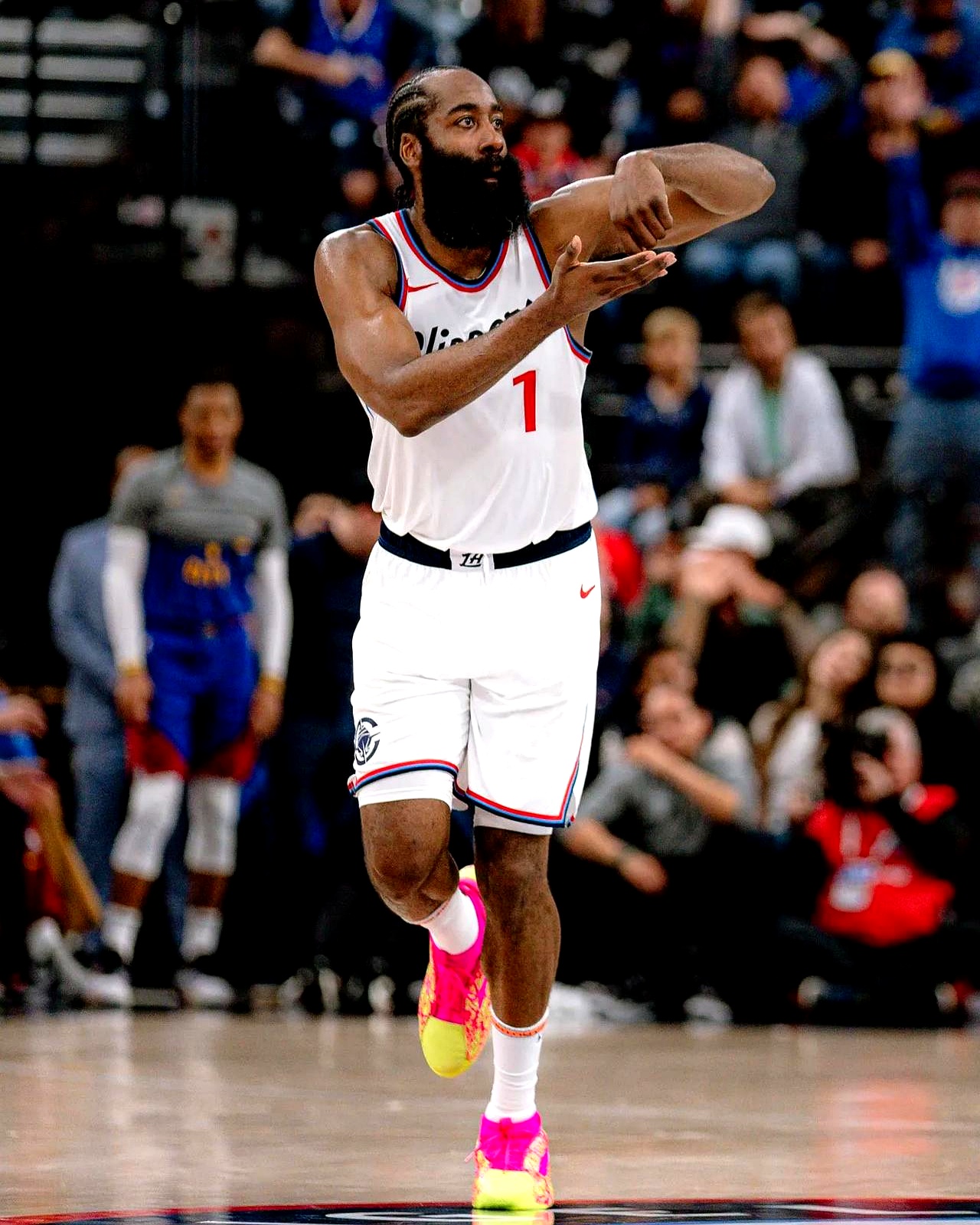 九游体育官方入口-哈登在老鹰比赛中反败为胜，战术调整引发热议！的简单介绍