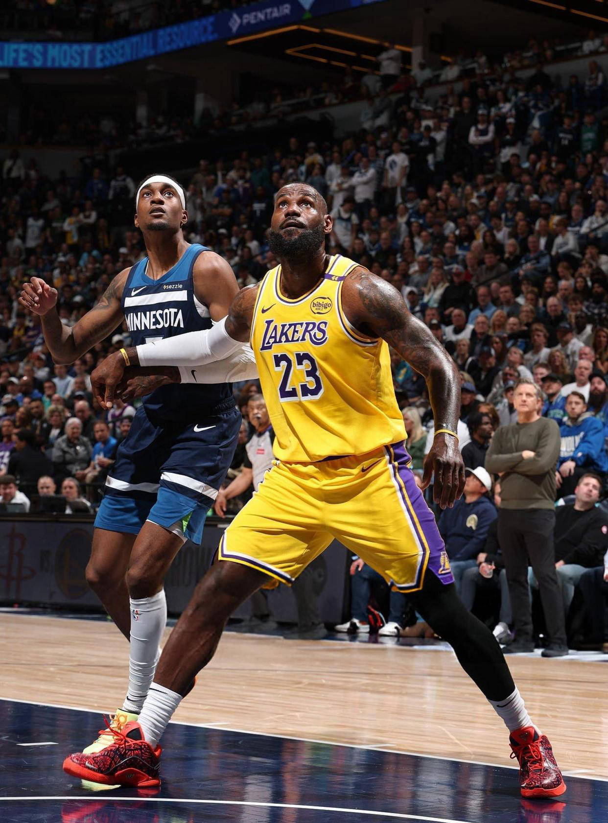 九游体育-詹姆斯重要时刻重要助攻，SKT带队取胜！